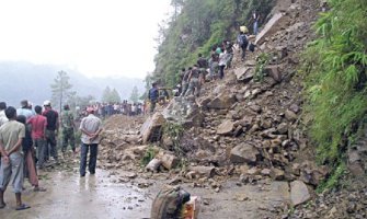 Pakistan: Osam studenata zatrpano u klizištu