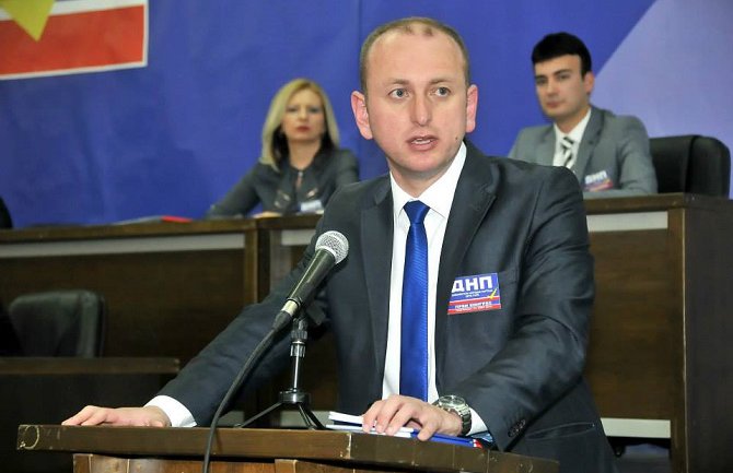 Knežević Markoviću: Pružiću otpor sledećem kojeg pošaljete na mene,bio uniformisan ili neuniformisan(VIDEO)