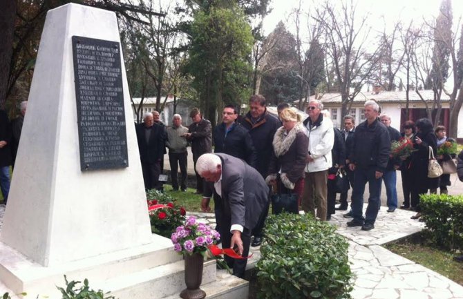 Delegacije SNP-a položile vijence na spomenike žrtvama NATO agresije 