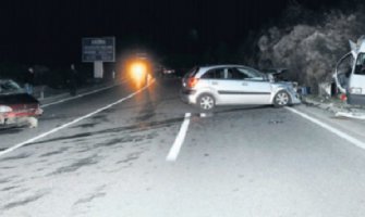 Izazvao saobraćajnu nesreću preticanjem na punoj liniji