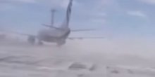 Vjetar okretao Boing 737 po pisti (Video)