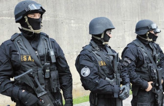 Bezbjednosne službe na oprezu, Sajovci naoružani dugim cijevima na granici sa Kosovom