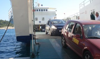 Automobil pao sa trajekta u Kambodži, među stradalima petoro djece