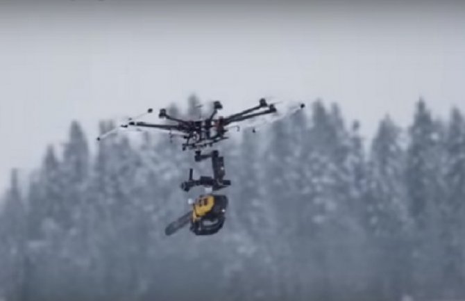 Pogledajte kako izgleda motorna testera zakačena na dron (VIDEO)