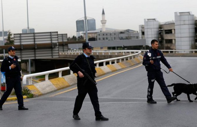 Troje povrijeđenih u eksploziji šok-bombe u centru Istanbula