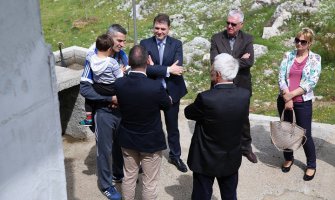 Ivanović u Piperima: Sve bolji uslovi života na selu (Foto)