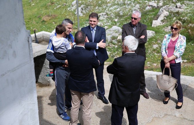 Ivanović u Piperima: Sve bolji uslovi života na selu (Foto)