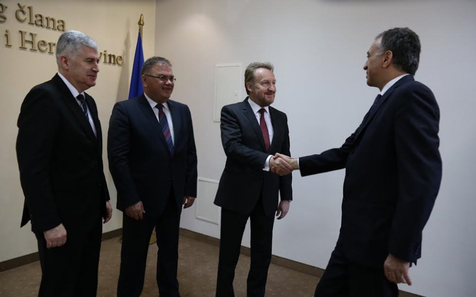 5e8da5c0001c43ad89a632faa09e69c9