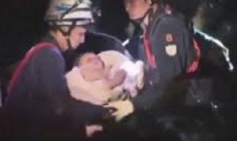 Japan: Beba preživjela 6 sati u ruševinama nastalim usled zemljotresa 