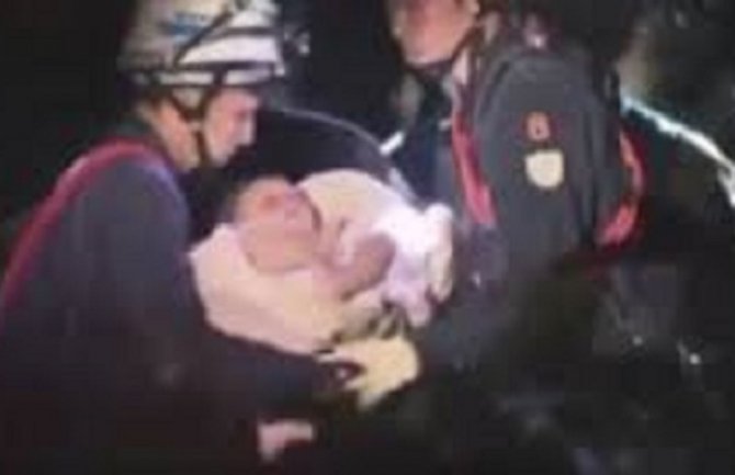 Japan: Beba preživjela 6 sati u ruševinama nastalim usled zemljotresa 