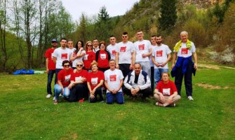 Mlad SD organizovali akciju čišćenja izletišta ''Perova luka''. 