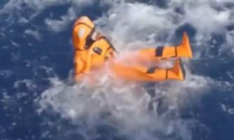 Norveška ministarka skočila u more da bi vidjela kako je migrantima