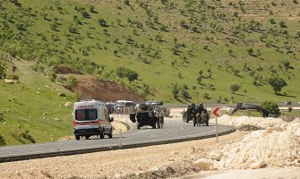 U napadu terorista ranjeno 12 policajaca i civil