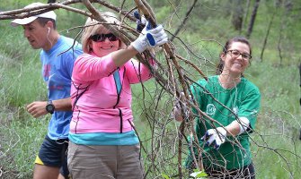 Ambasadorka Uehara očistila Goricu sa volonterima (FOTO)