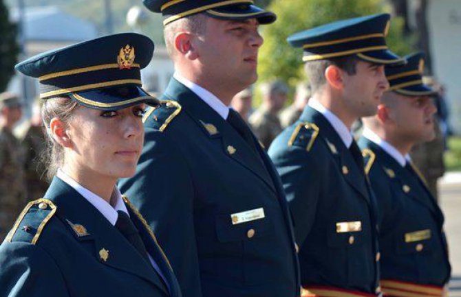 U Ministarstvu odbrane zaposleno 43 odsto žena, u Vojsci skoro 9 odsto
