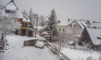 Zimska idila u aprilu: Snijeg na Žabljaku i u Kolašinu (FOTO)