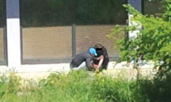 Podgorica: Drogiraju se u podne pored osnovne škole
