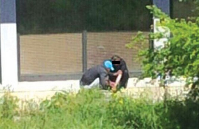 Podgorica: Drogiraju se u podne pored osnovne škole