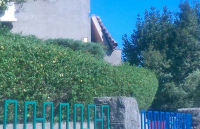 Zbog pada nadstrešnice ne radi vrtić u Herceg Novom