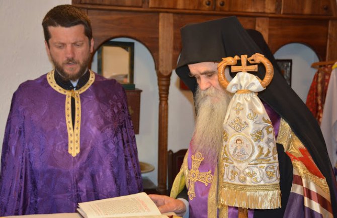 Amfilohije:  Crna Gora se danas svrstava sa Judinim svatovima