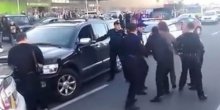 Sedam policajaca na pijanog zlatnog rvača (VIDEO)  