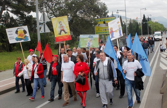 Oko stotinu radnika protestovalo zbog uslova na radu