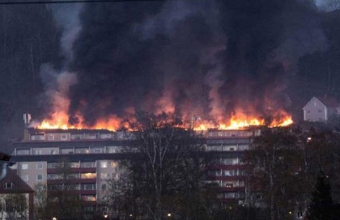 Požar na zgradi u kojoj žive dvije porodice iz BiH (VIDEO)   