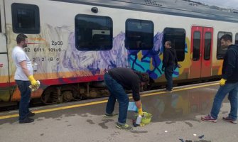 Stranci na novim vozovima crtali grafite iz zabave, sad ih čiste po kazni (VIDEO)
