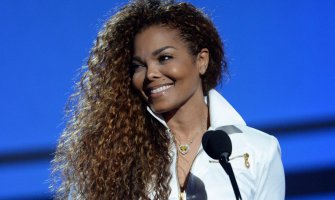 Pokazala trudnički stomak: Dženet Džekson na naslovnoj strani magazina 