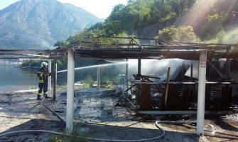 Tivat: Plažni bar 