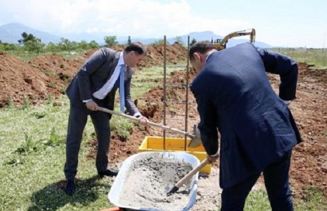 Podgorica: Postavljen kamen temeljac za Novi duvanski kombinat (Foto)