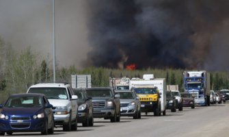 Požar u Kanadi izvan kontrole,mogao bi da traje mjesecima(FOTO)