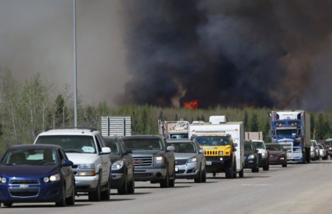Požar u Kanadi izvan kontrole,mogao bi da traje mjesecima(FOTO)