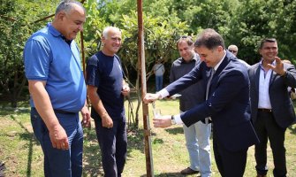 U Piperima danas otvoren vodovod, 40 domaćinstava dobilo vodu (Foto)
