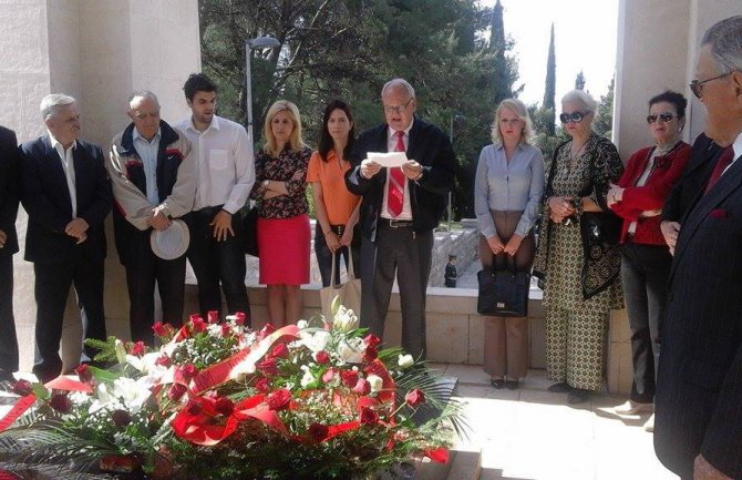 Delegacija SNP položila cvijeće na spomenik Partizanu borcu na Gorici