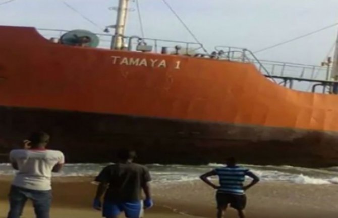 Liberija: Na plažu se nasukao tajanstveni brod duhova(VIDEO)