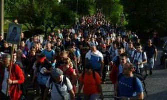 Krenula litija hodočasnika koji pješače od Sabornog hrama do manstira Ostrog