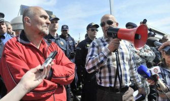 Okupljanje oko kuće Rakočevića samo može da šteti