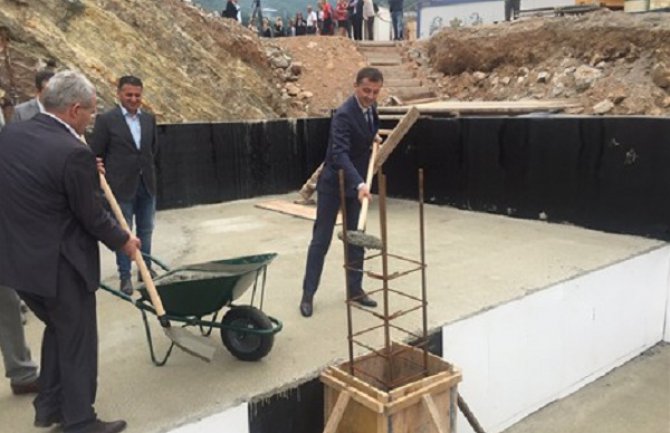 Grade 146 stanova za prosvjetne radnike, kvadrat  650 eura