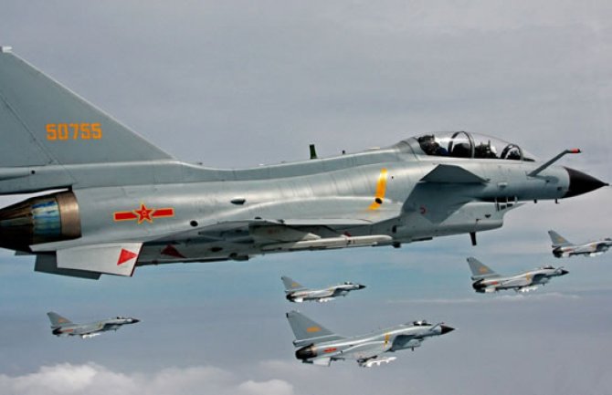 Kineski borbeni avion udario u zgradu, nema žrtava