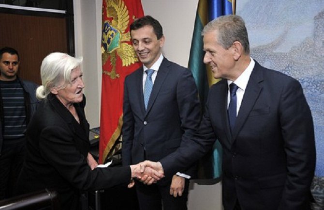 Uručeni ključevi stanova prosvjetnim i zdravstvenim radnicima opštine Bar