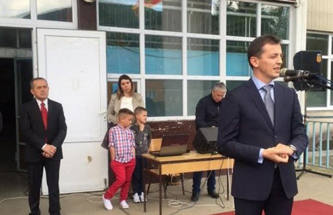 Ambasada UAE donirala OŠ 