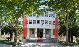 Prosječna plata poslanicima u avgustu 1. 495 eura, evo ko ima najveću