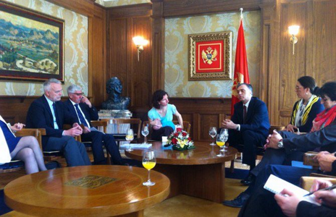 Evropska poslanica sa bebom na sastanku kod Vujanovića