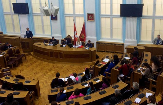 Cetinje: Održana sjednica Đačkog parlamenta