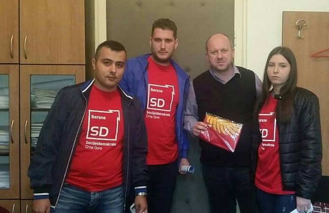 OSD  Berane poklonili zastave gradskim institucijama