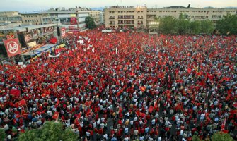 Svečani program na Trgu nezavisnosti, govore Đukanović i Tusk