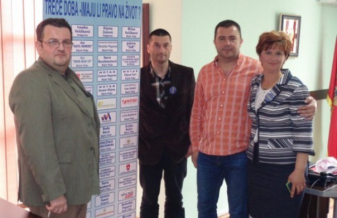 Bijelo Polje: Mirsala Tomić donirala defibrilator Domu starih