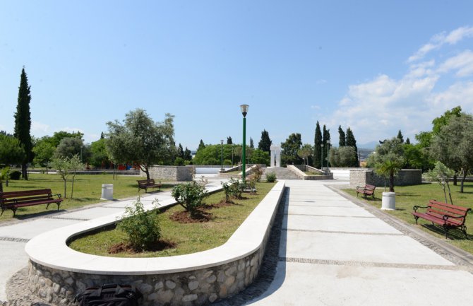 Otvoren rekonstruisani park na Pobrežju (FOTO)