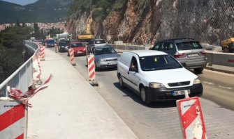 Radovi na ulazu u Budvu kasne 15 dana, vozači sve nervozniji